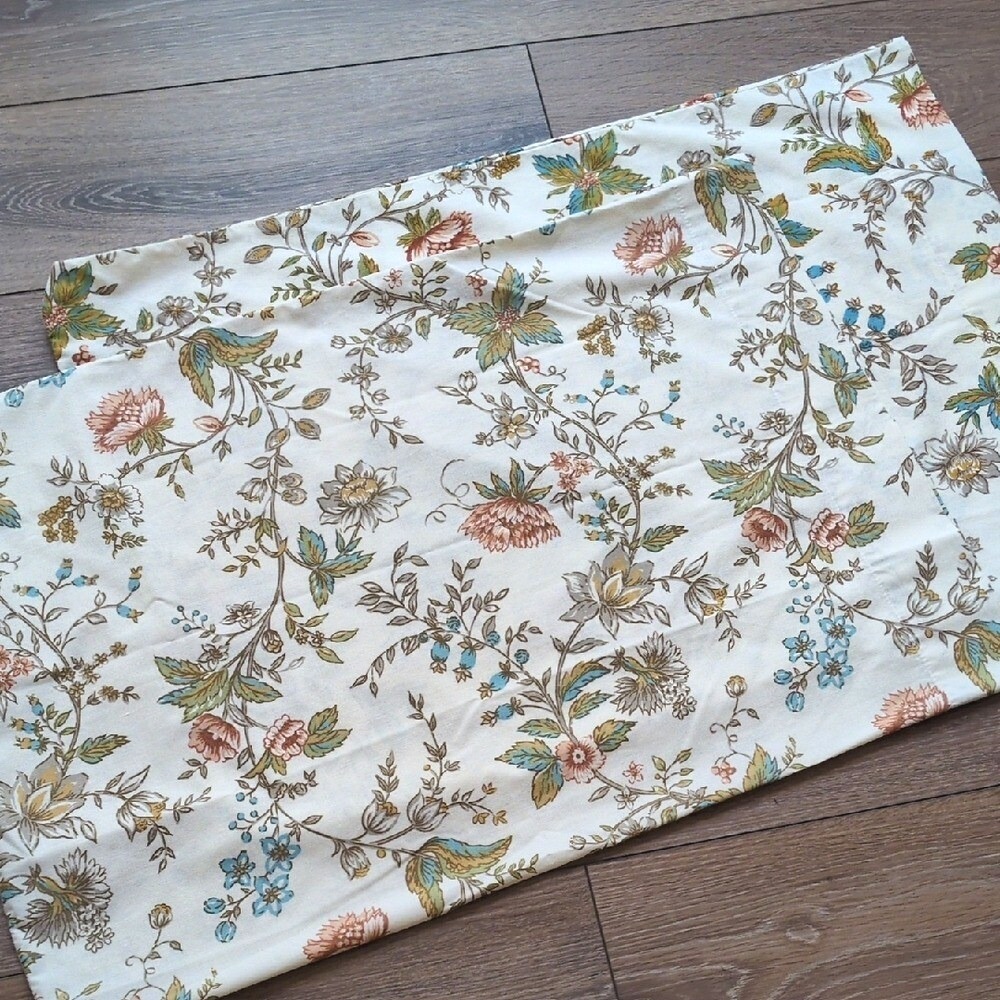 Vintage Ward Floral‎ Standard Percale Pillowcases - Cotton/Poly Blend - 30x20
